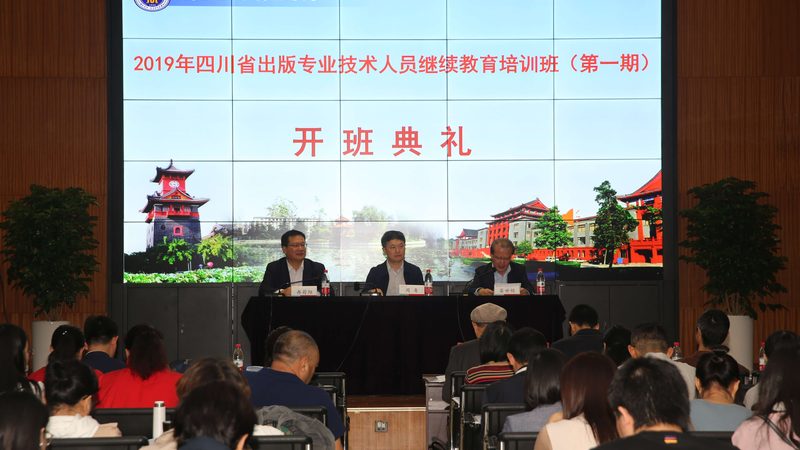 行业背景：学历提升需求旺盛，市场鱼龙混杂